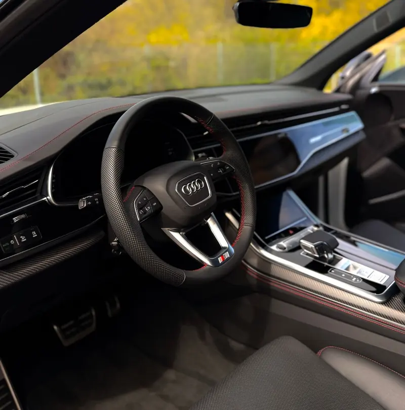 Audi Q8 S line, Cockpit