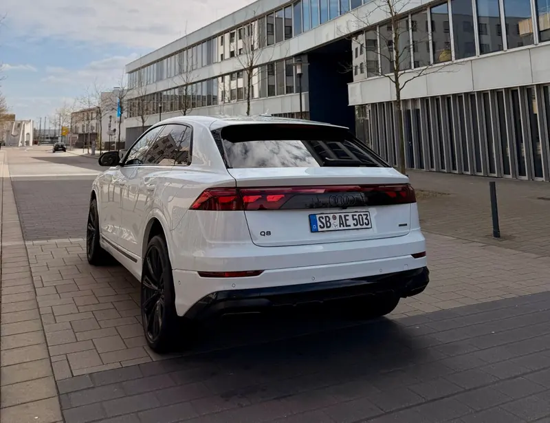 Audi Q8 S line, Heckansicht