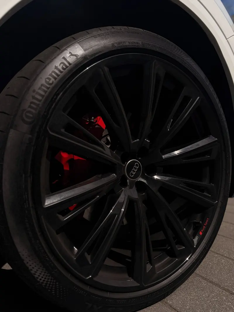 Audi Q8 S line, 23-Zoll-Felge